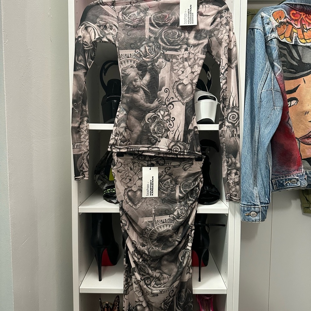 Boohoo Graphic Long Sleeve Dress